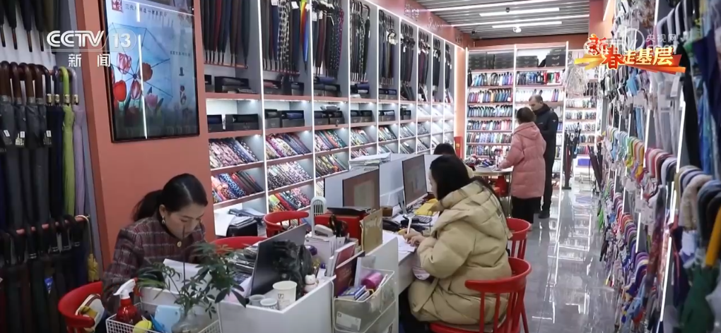 成拳”凝聚合力 “品牌出海”成为义乌热词冰球突破豪华版手机版新春走基层 “攥指